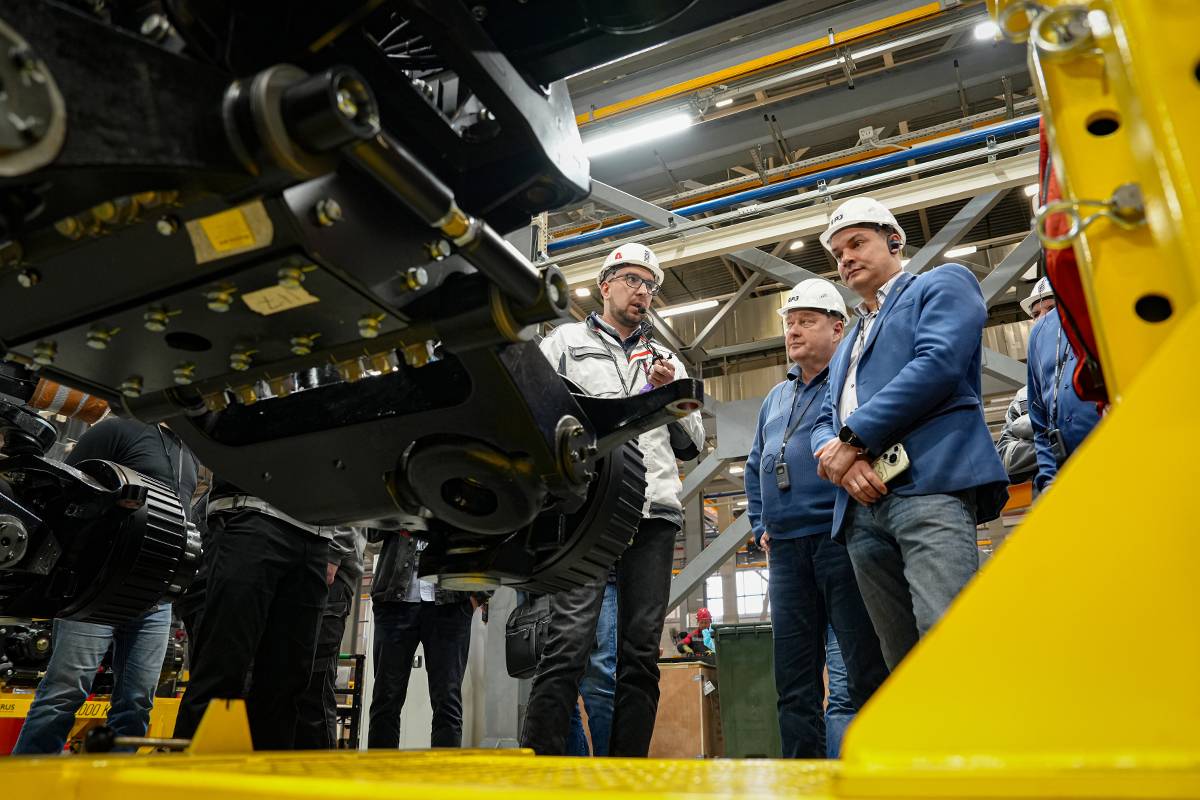 Представители ПАО «Россети Ленэнерго» оценили новые грузовые автомобили БАЗ