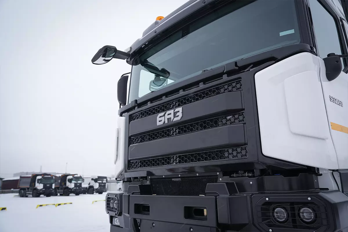 Наращиваются поставки серийных автомобилей дилерам Наращиваются поставки серийных автомобилей дилерам