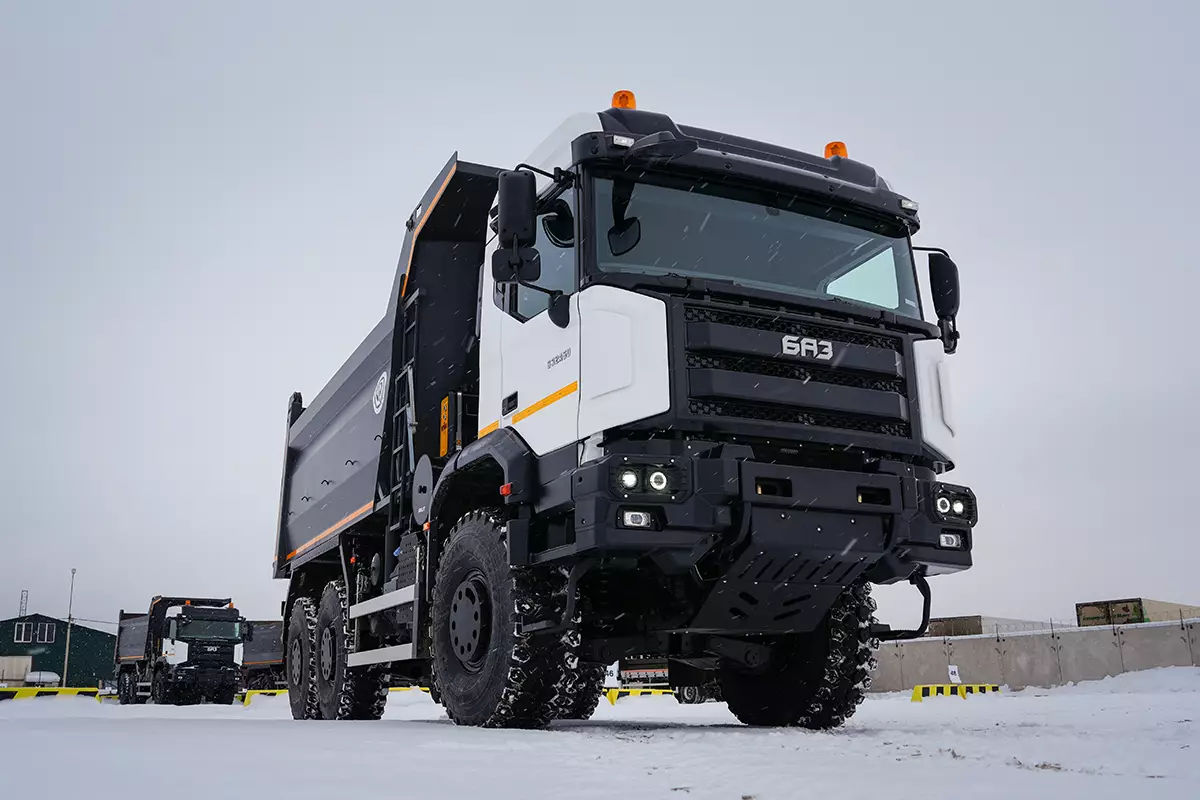 Наращиваются поставки серийных автомобилей дилерам Наращиваются поставки серийных автомобилей дилерам