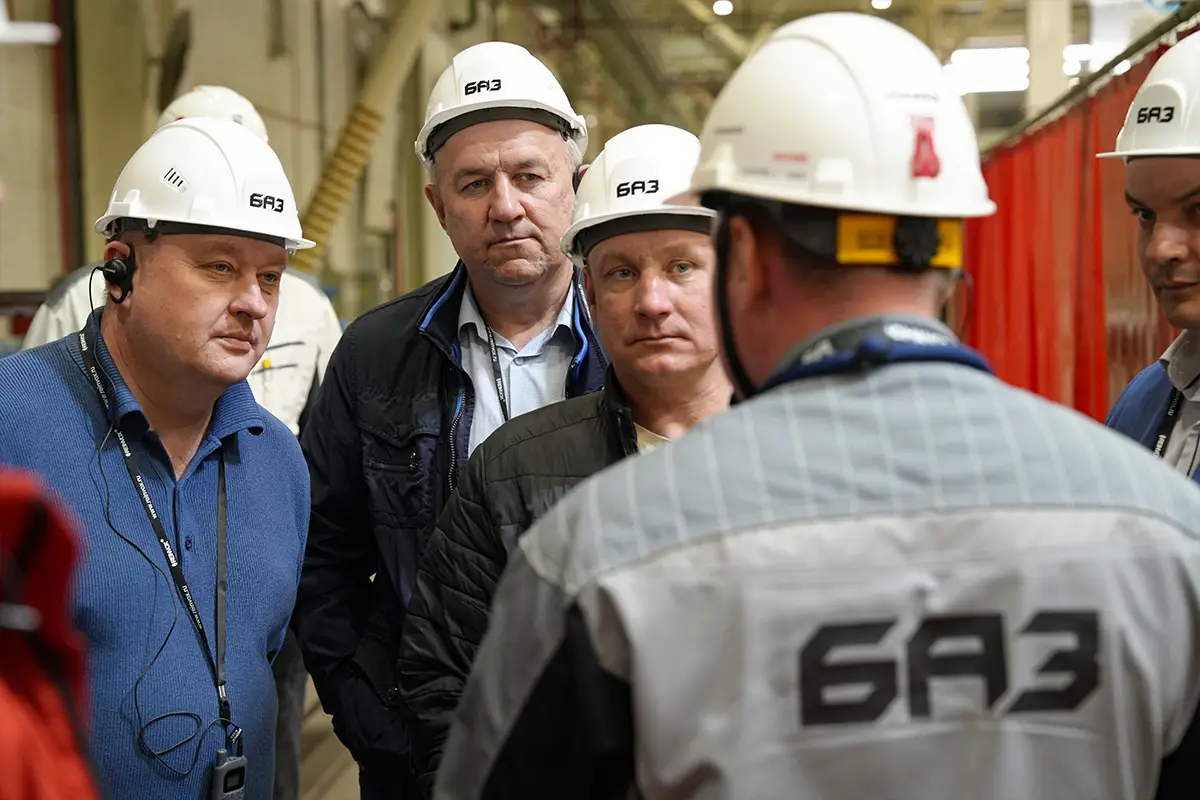 Представители ПАО «Россети Ленэнерго» оценили новые грузовые автомобили БАЗ