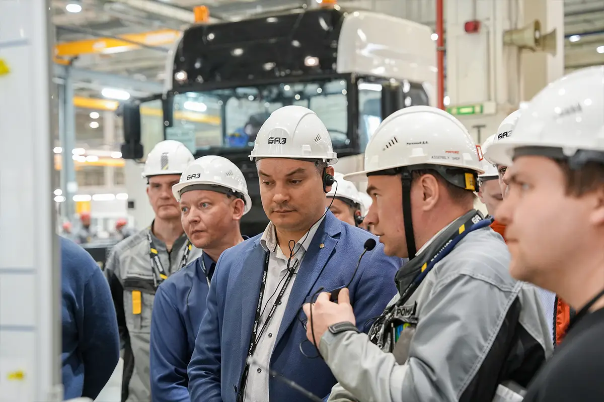 Представители ПАО «Россети Ленэнерго» оценили новые грузовые автомобили БАЗ