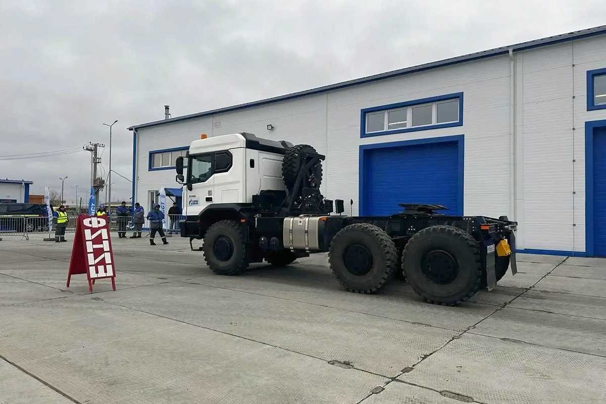 Тягач БАЗ представили профессиональным водителям в Новом Уренгое